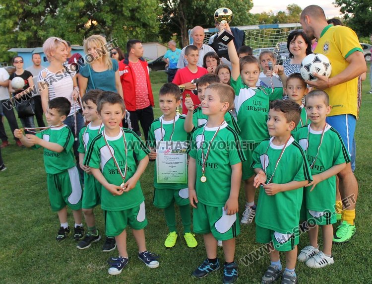 Отборите на "Слънце" и "Райна Княгиня" - победители в турнира по футбол за детските градини