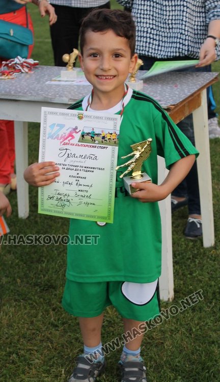 Отборите на "Слънце" и "Райна Княгиня" - победители в турнира по футбол за детските градини