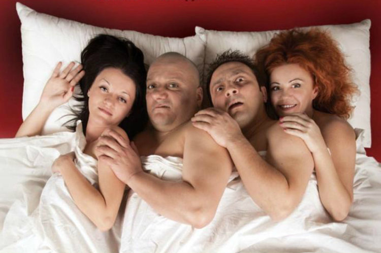 Щурите "Четирима в леглото" в читалище "Родолюбие"