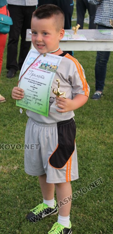 Отборите на "Слънце" и "Райна Княгиня" - победители в турнира по футбол за детските градини