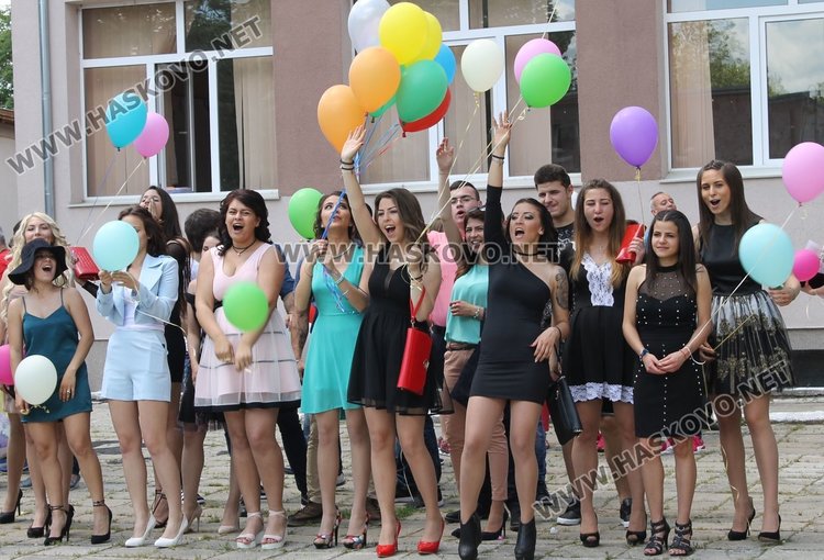 52-ма каравеловци се разделиха с училището днес