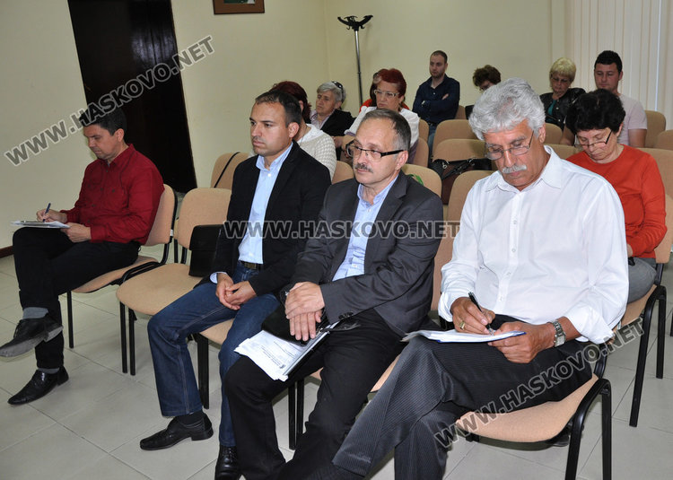 Източват част от водата в замърсените кладенци в Хасково за нови проби