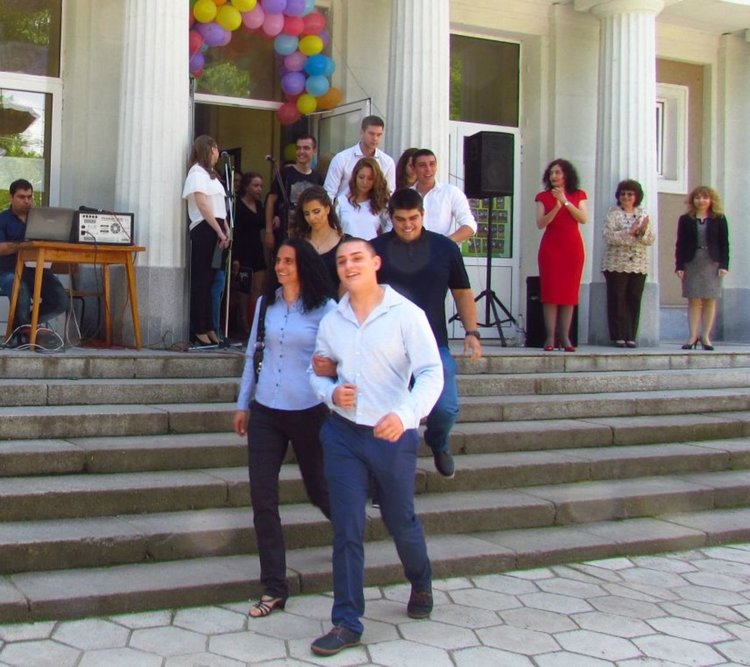 Вазовци изпратиха своите абитуриенти