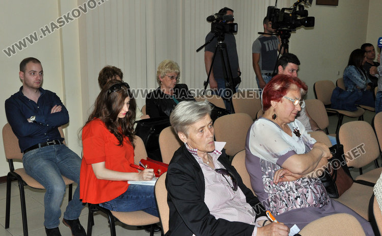 Източват част от водата в замърсените кладенци в Хасково за нови проби