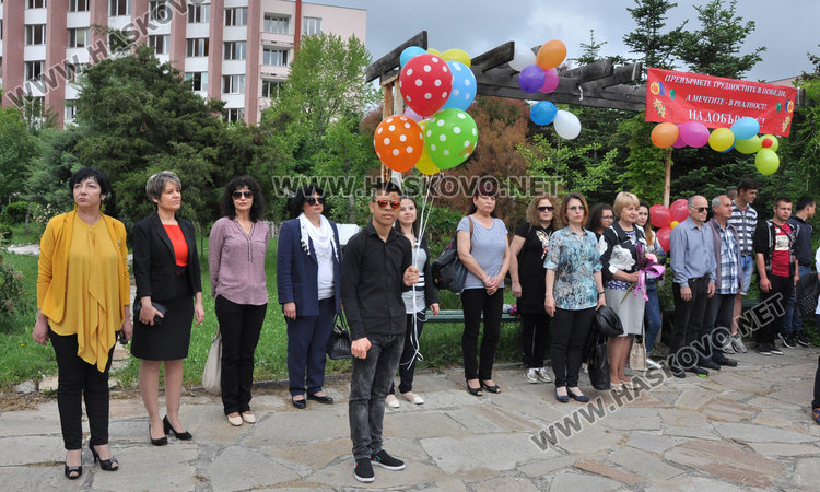 Царската гимназия изпрати 125 зрелостници, взе им шампанското