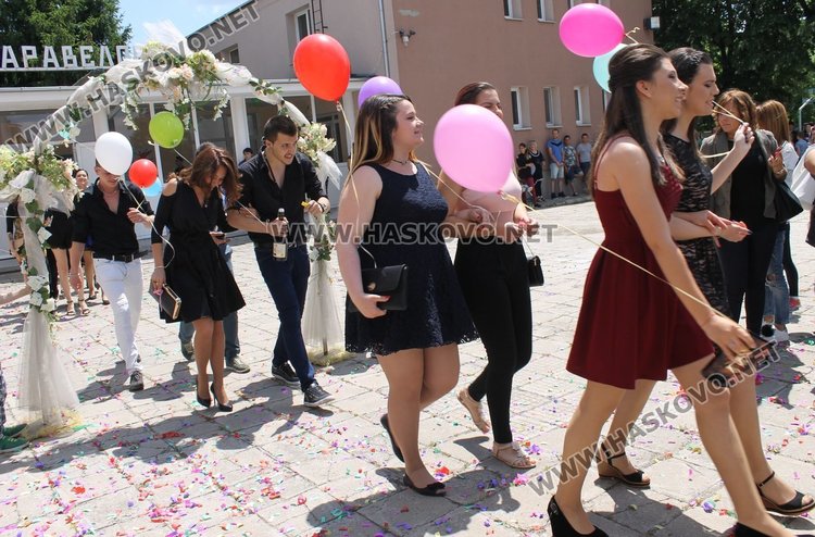 52-ма каравеловци се разделиха с училището днес