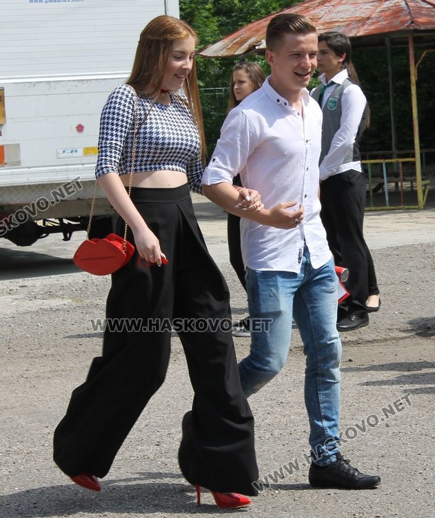 75 зрелостници изпрати Езиковата гимназия в Димитровград