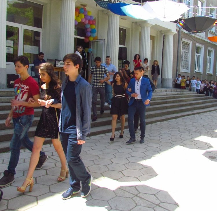 Вазовци изпратиха своите абитуриенти