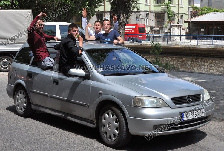 Хасковските улици под абитуриентска автомобилна атака