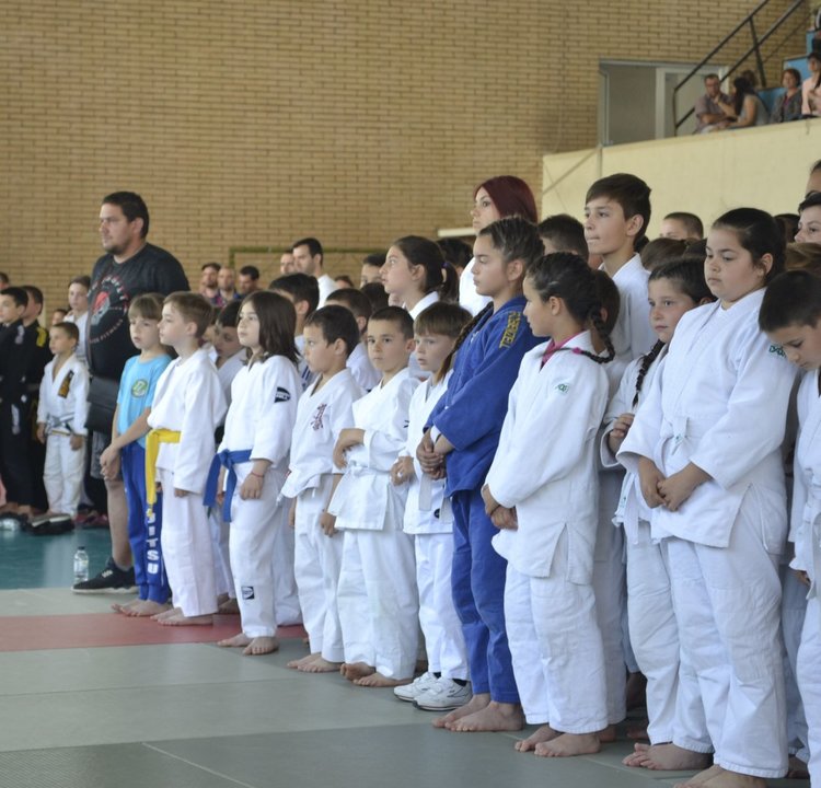 16 медала за СК "Бугари" от национално състезание в София