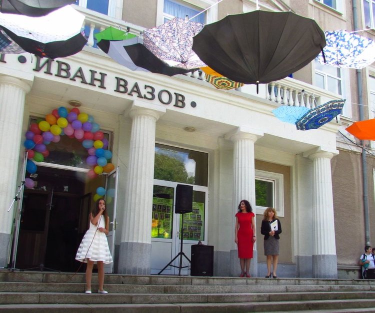 Вазовци изпратиха своите абитуриенти