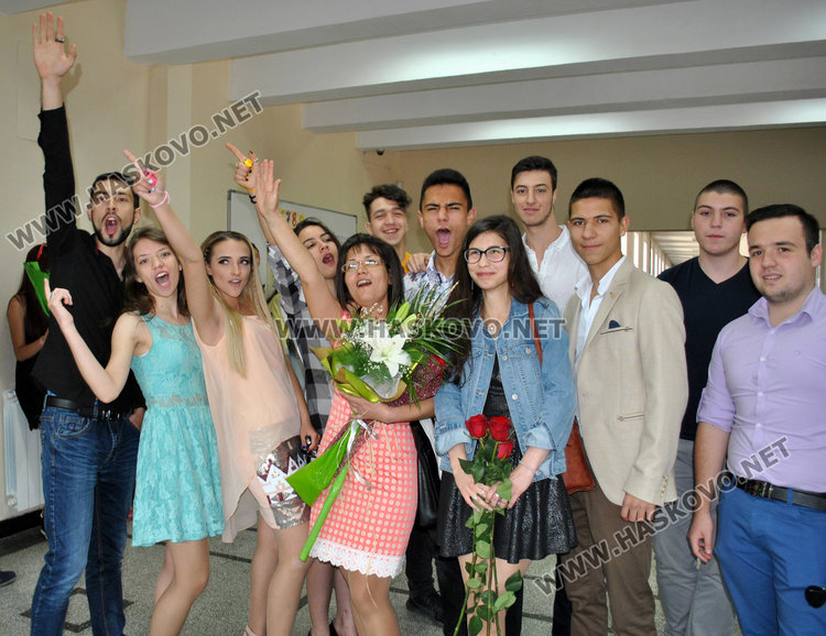 Студент в Харвард предаде знамето на Матeматическата гимназия на випуск 2018