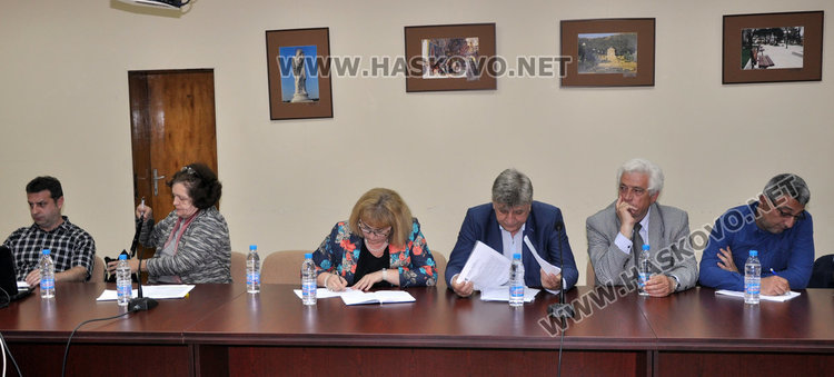 Източват част от водата в замърсените кладенци в Хасково за нови проби