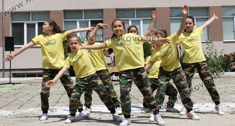 52-ма каравеловци се разделиха с училището днес