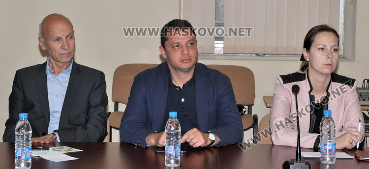 Източват част от водата в замърсените кладенци в Хасково за нови проби