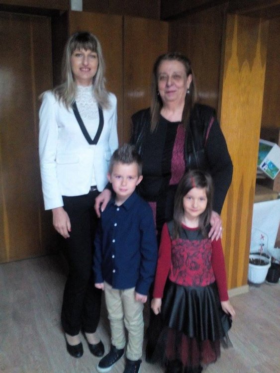 Малчугани от ДГ „Славейче” поканиха кмета на 70-ия рожден ден на детското заведение  