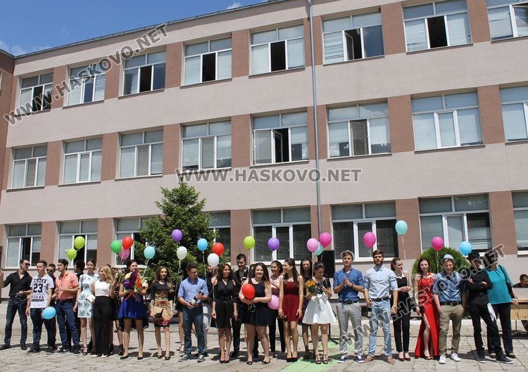 52-ма каравеловци се разделиха с училището днес