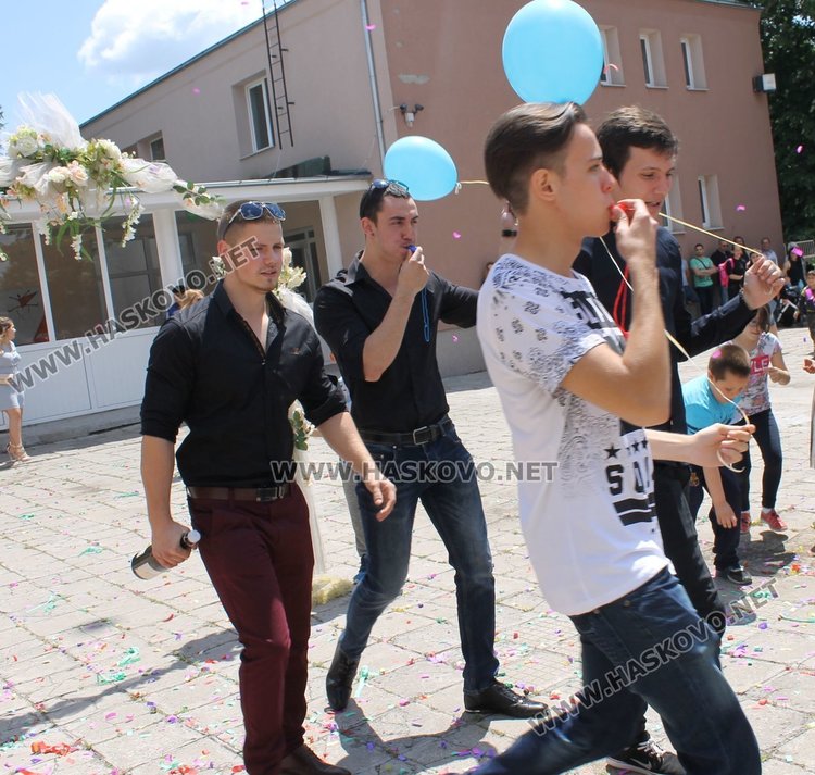 52-ма каравеловци се разделиха с училището днес