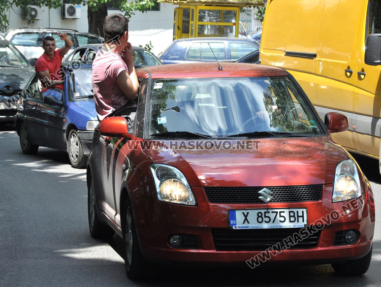 Хасковските улици под абитуриентска автомобилна атака