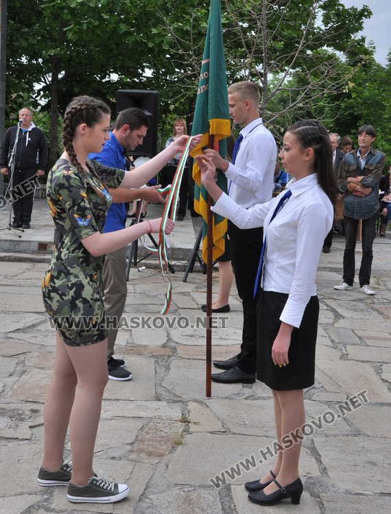 Царската гимназия изпрати 125 зрелостници, взе им шампанското