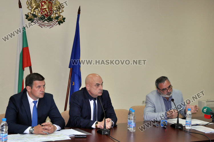 Източват част от водата в замърсените кладенци в Хасково за нови проби