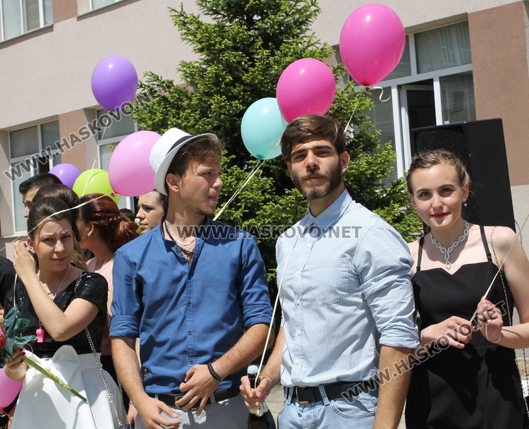 52-ма каравеловци се разделиха с училището днес