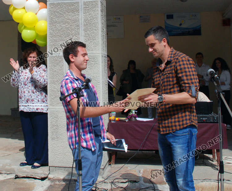 Митничарка отличник на ФСГ, 124 вече без нужда от извинителни бележки