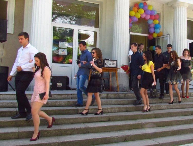 Вазовци изпратиха своите абитуриенти