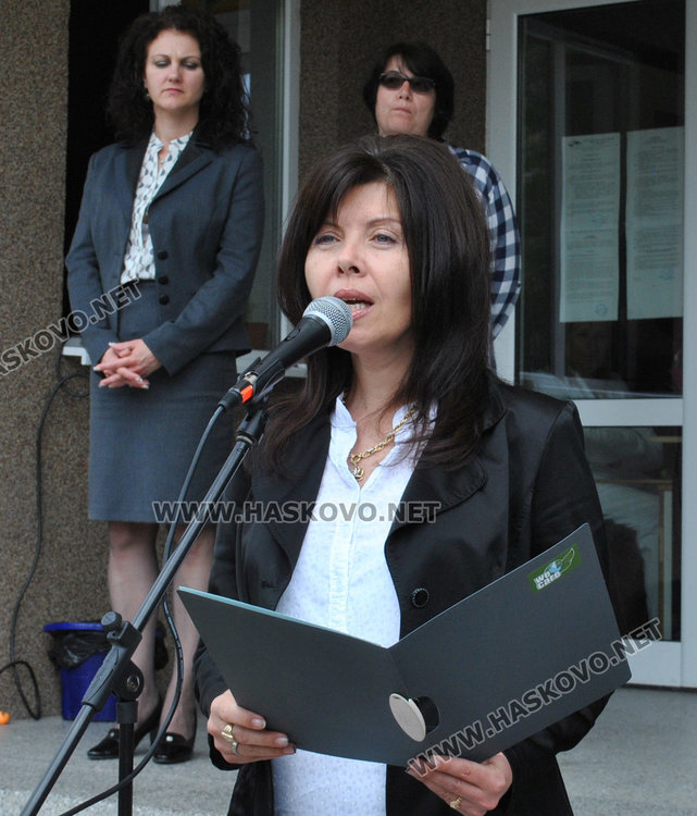 Студент в Харвард предаде знамето на Матeматическата гимназия на випуск 2018