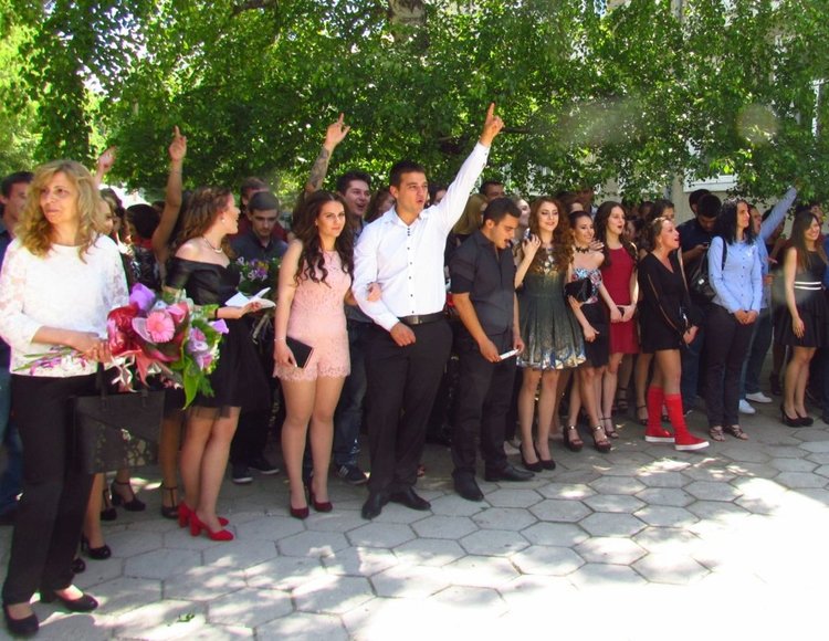 Вазовци изпратиха своите абитуриенти