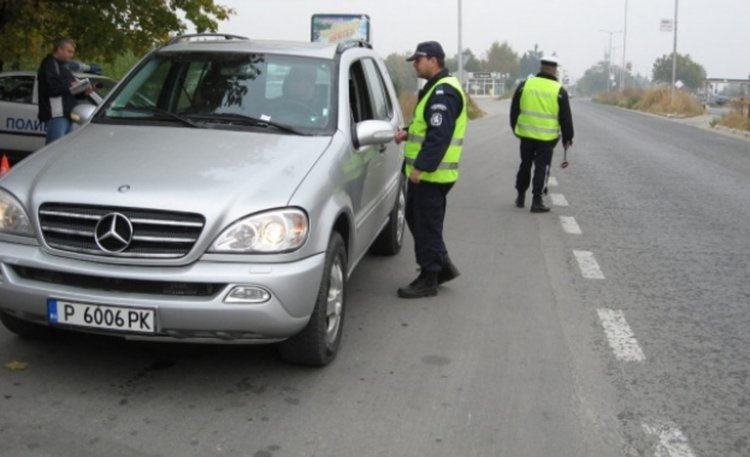 Полицията пак заварди пътищата,сред улова й бракониер с мрежи
