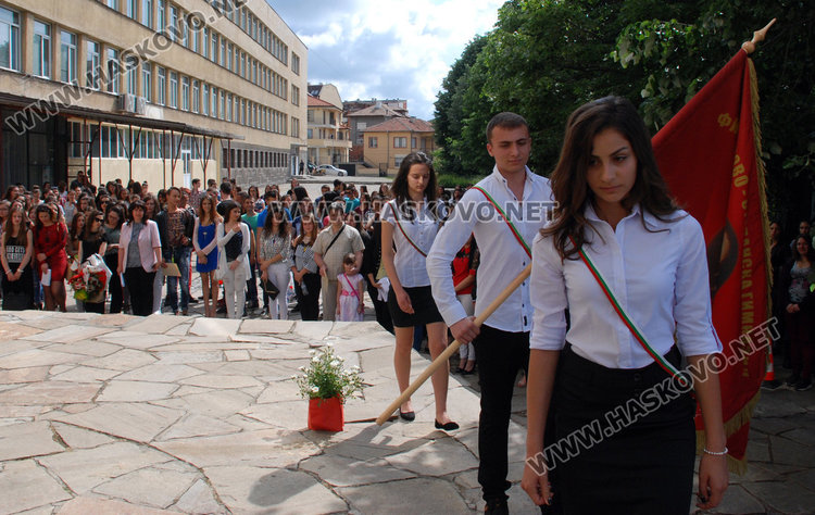 Митничарка отличник на ФСГ, 124 вече без нужда от извинителни бележки