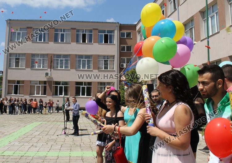 52-ма каравеловци се разделиха с училището днес