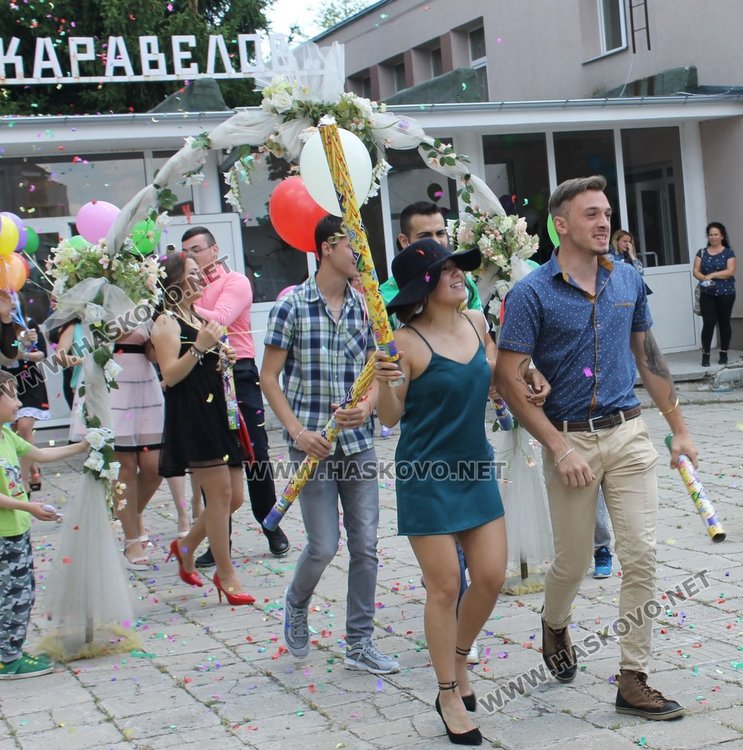 52-ма каравеловци се разделиха с училището днес