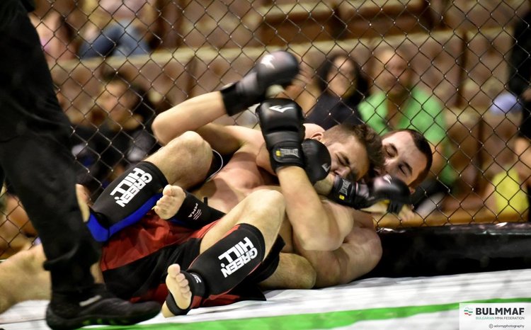 Злато и два сребърни медала за хасковските ММА бойци от Балканското първенство