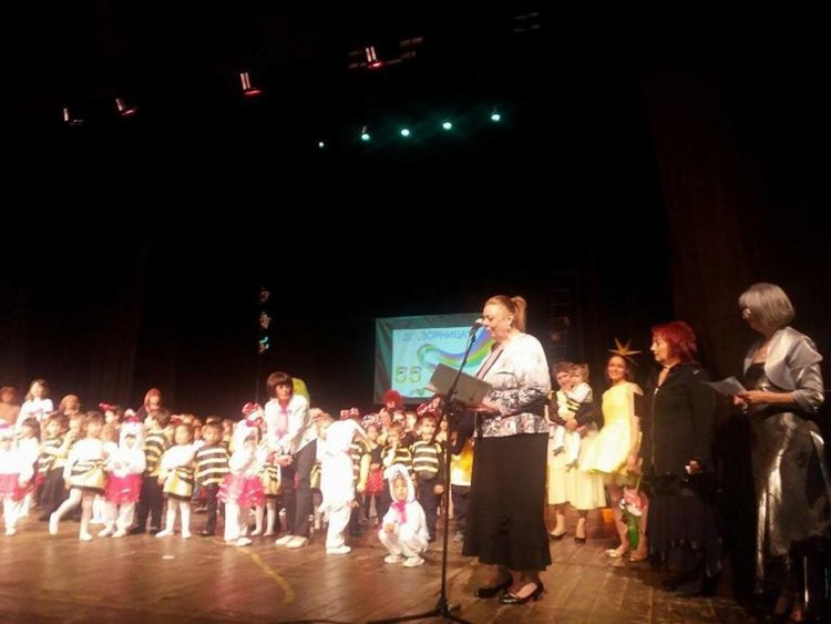 Плакет от кмета на Смолян Николай Мелемов за 55-годишнината на детска градина „Зорница”