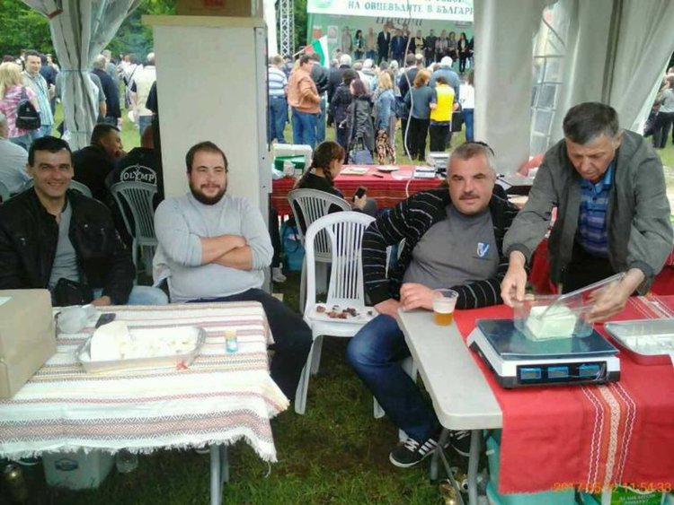 Пчелен мед, сладко от горски плодове и чай от Родопите изкушиха посланика на  Кувейт 