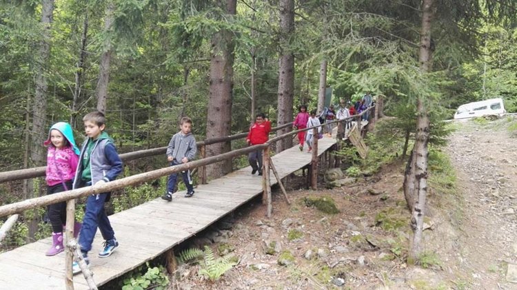 Деца се забавляваха в парк "Амзово"