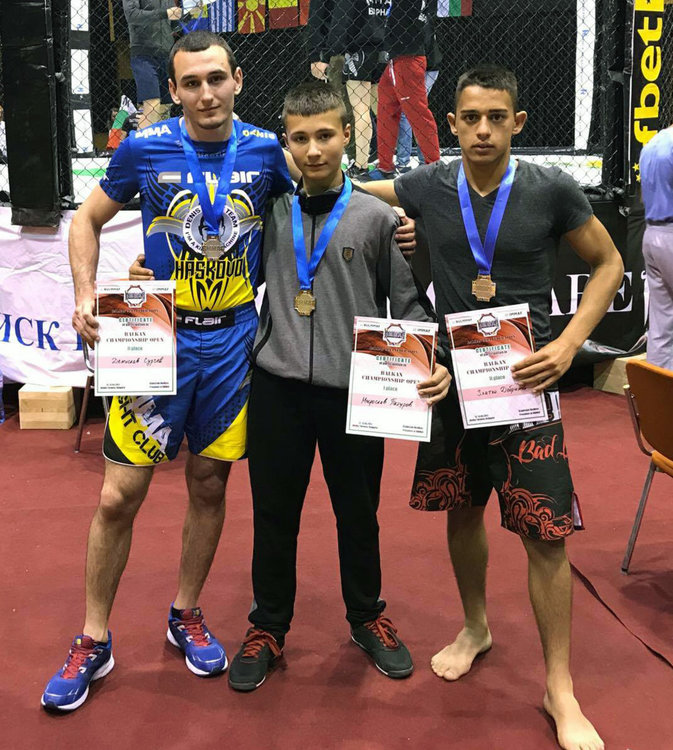 Злато и два сребърни медала за хасковските ММА бойци от Балканското първенство