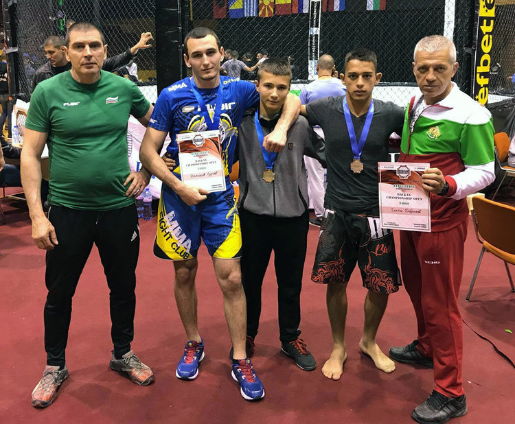 Злато и два сребърни медала за хасковските ММА бойци от Балканското първенство