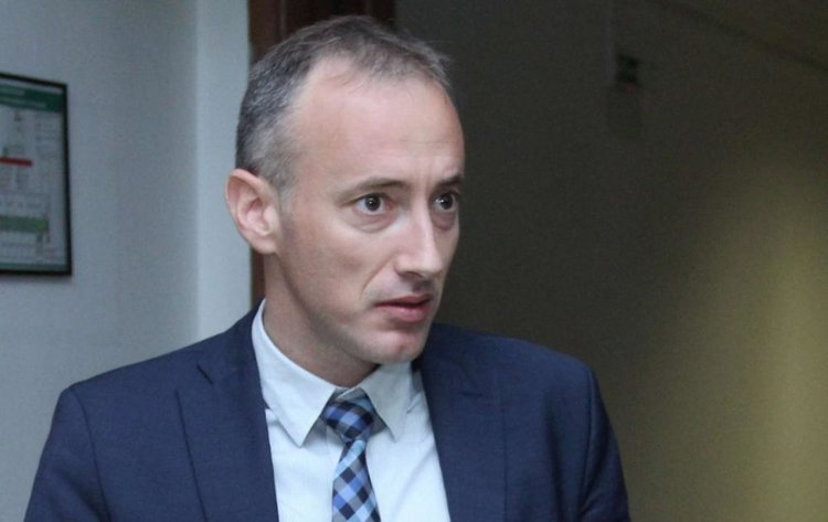 Всяко дете, което не ходи на училище, ще бъде издирено и вкарано в клас