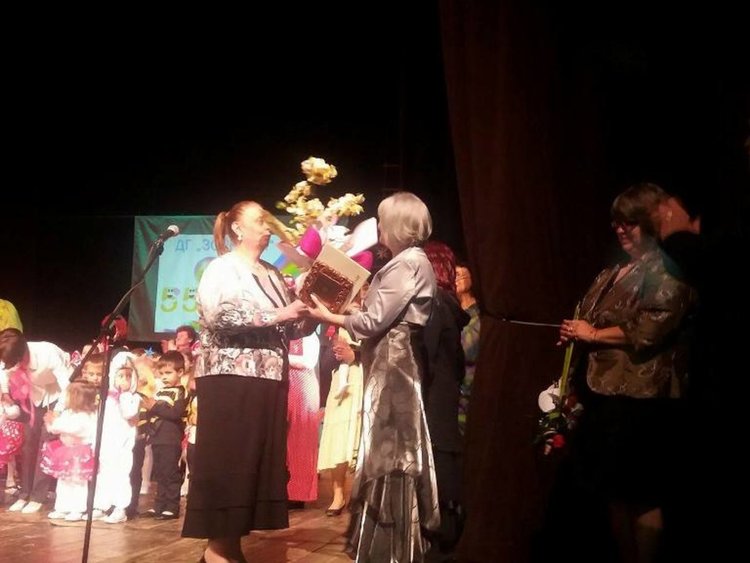 Плакет от кмета на Смолян Николай Мелемов за 55-годишнината на детска градина „Зорница”