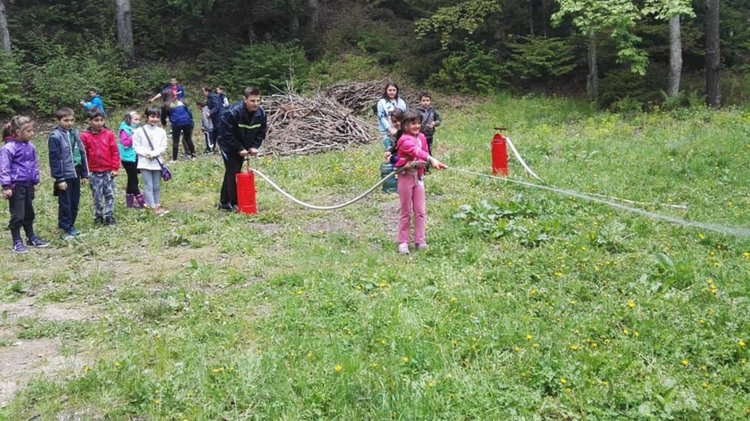 Деца се забавляваха в парк "Амзово"