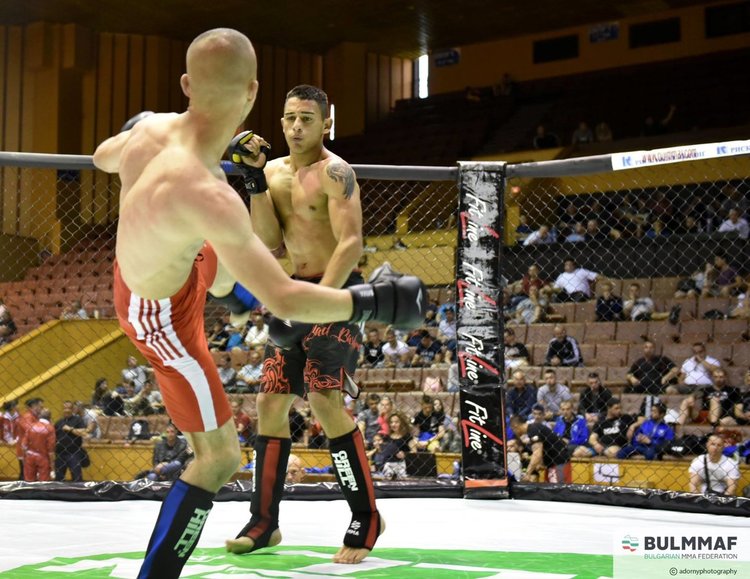 Злато и два сребърни медала за хасковските ММА бойци от Балканското първенство