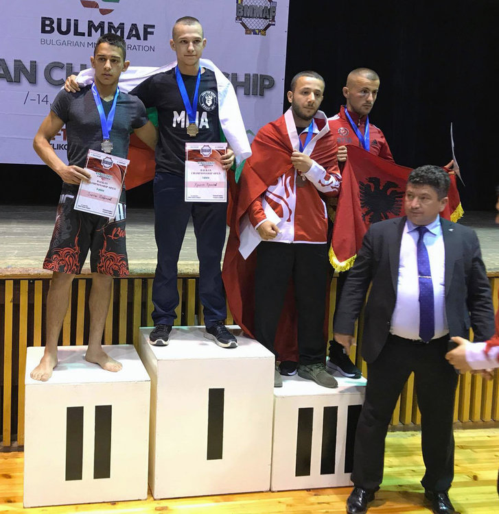 Злато и два сребърни медала за хасковските ММА бойци от Балканското първенство