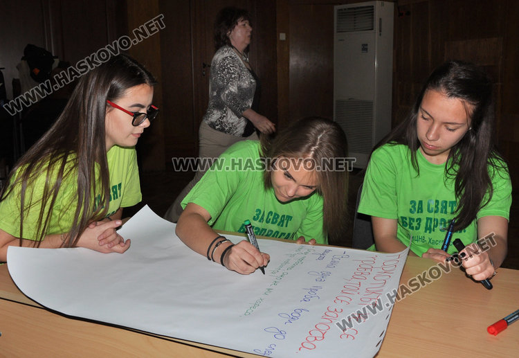 Доброволци: Наркотикът не се пробва, той се започва