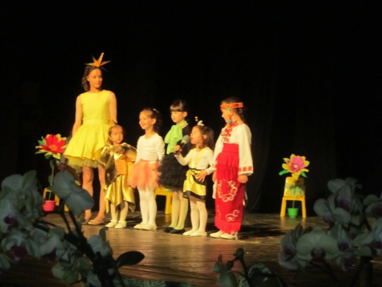 Плакет от кмета на Смолян Николай Мелемов за 55-годишнината на детска градина „Зорница”