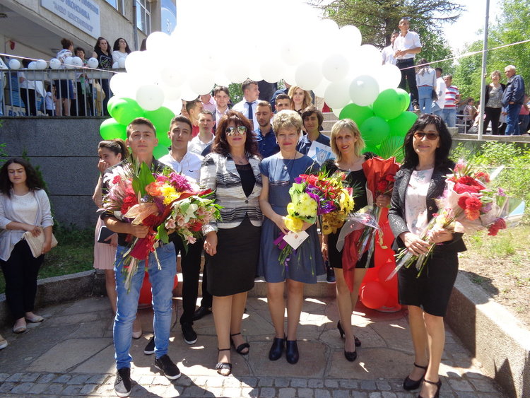 Професионалната гимназия по туризъм изпрати випуск 2017