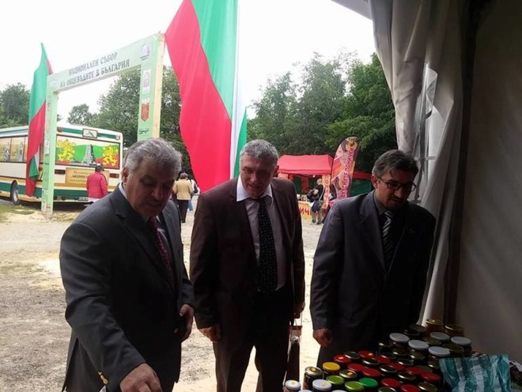 Пчелен мед, сладко от горски плодове и чай от Родопите изкушиха посланика на  Кувейт 