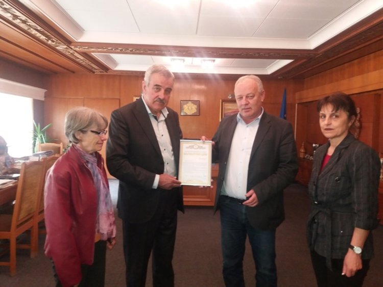 Национално движение "Русофили" с благодарствен адрес към кмета Николай Мелемов 